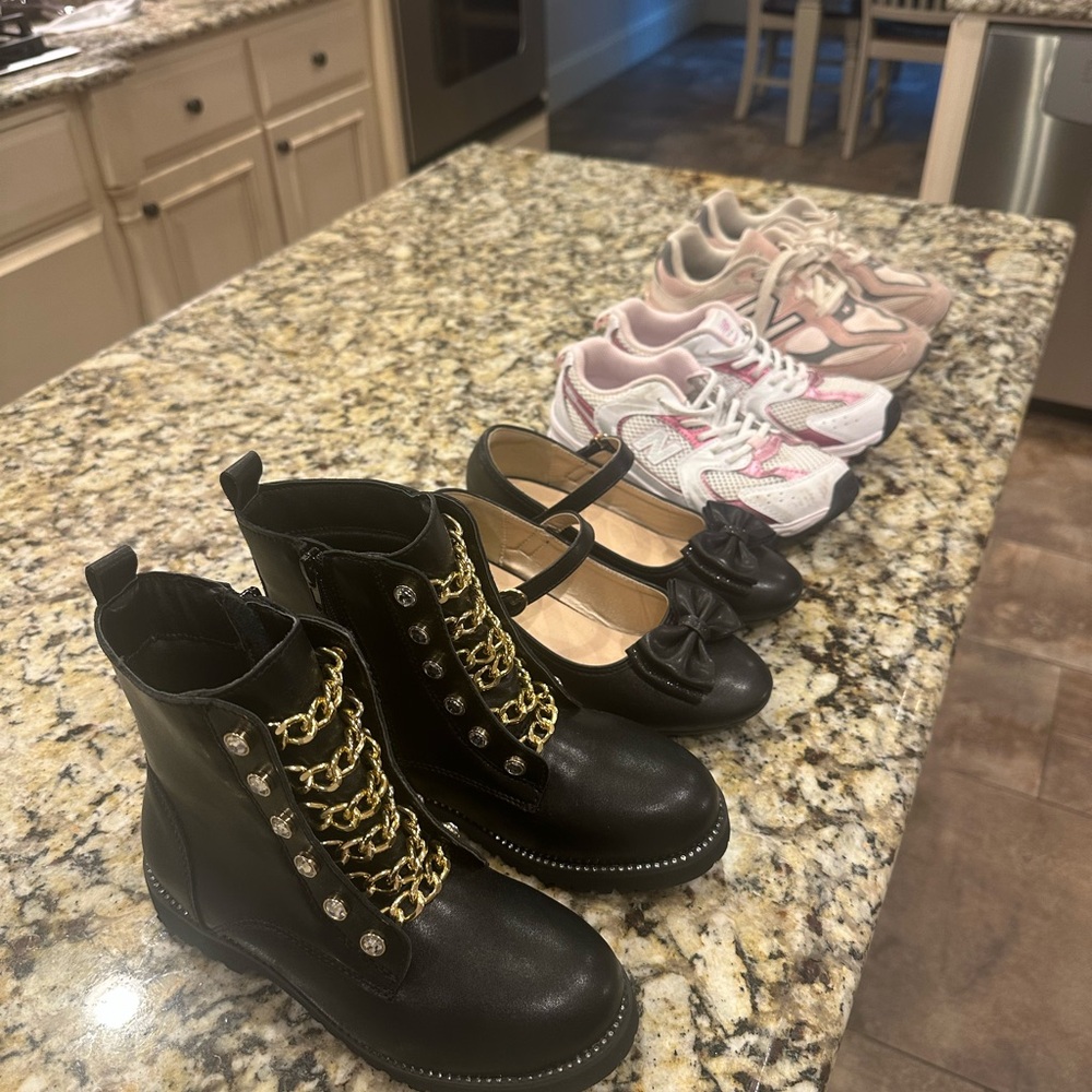 Girls size 2 shoes